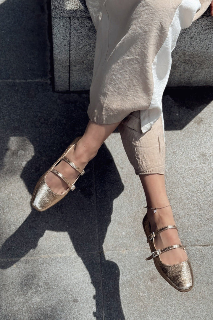 Harwor Parlak Deri Toka Detaylı Kadın Babet Gold - ILOVESHOES