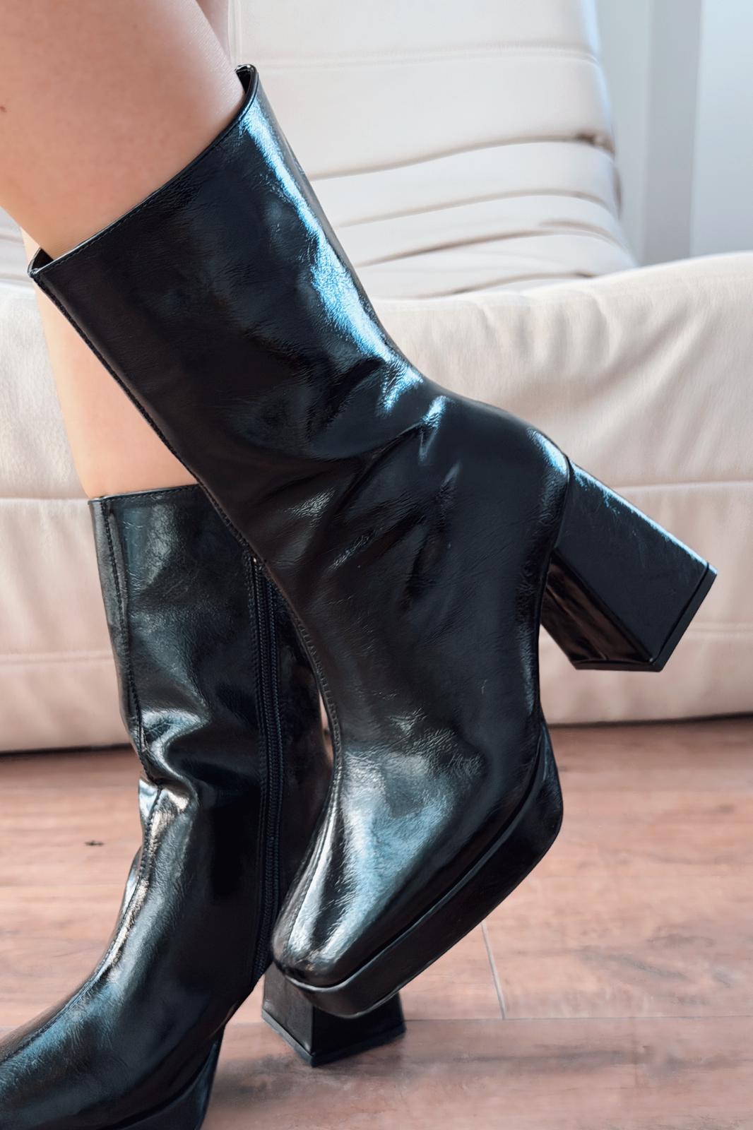 Polinca Kırışık Rugan Platform Topuklu Siyah Kadın Bot - ILOVESHOES