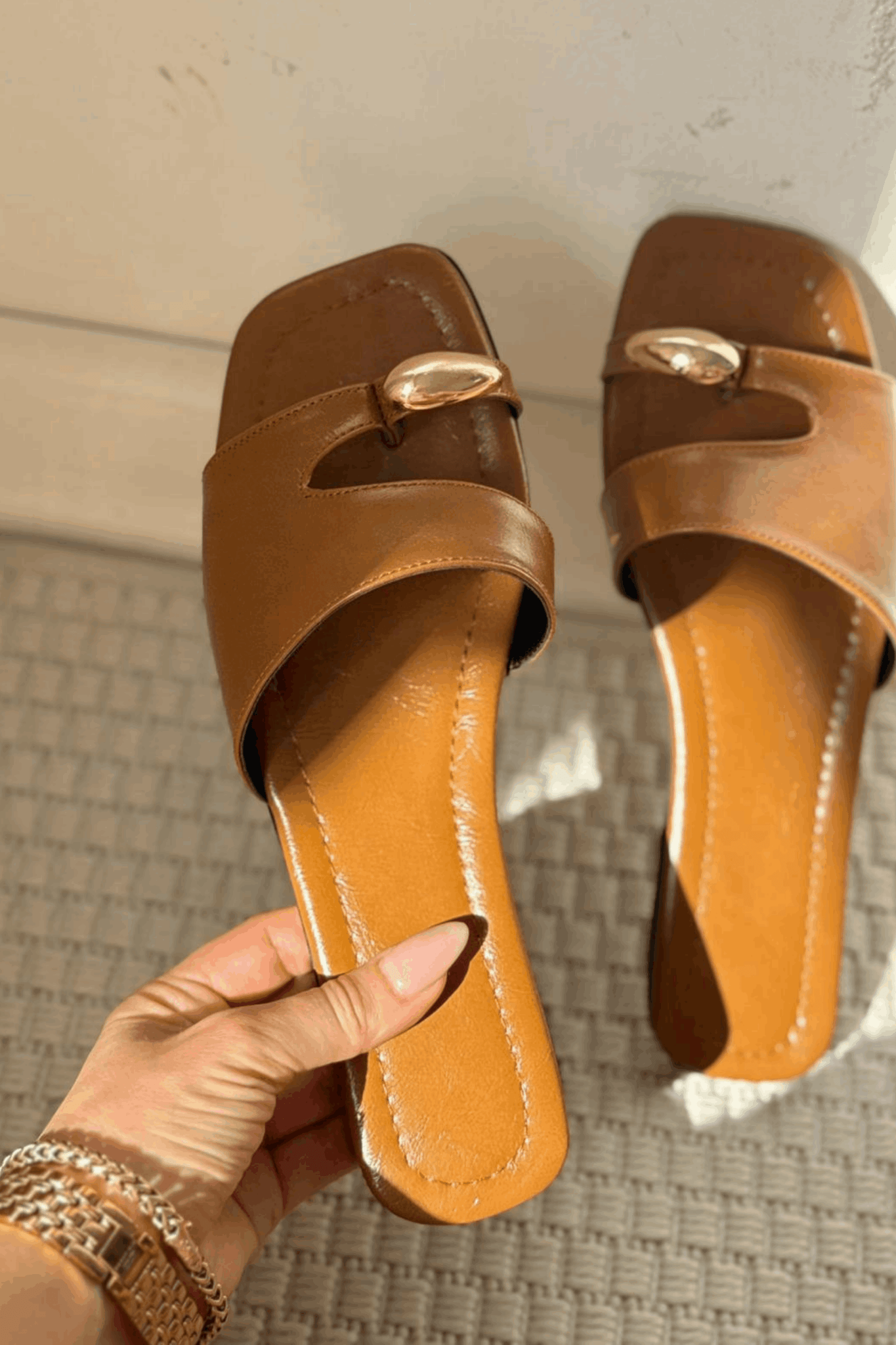 Velto Mat Deri Taba Parmak Arası Kadın Terlik - ILOVESHOES