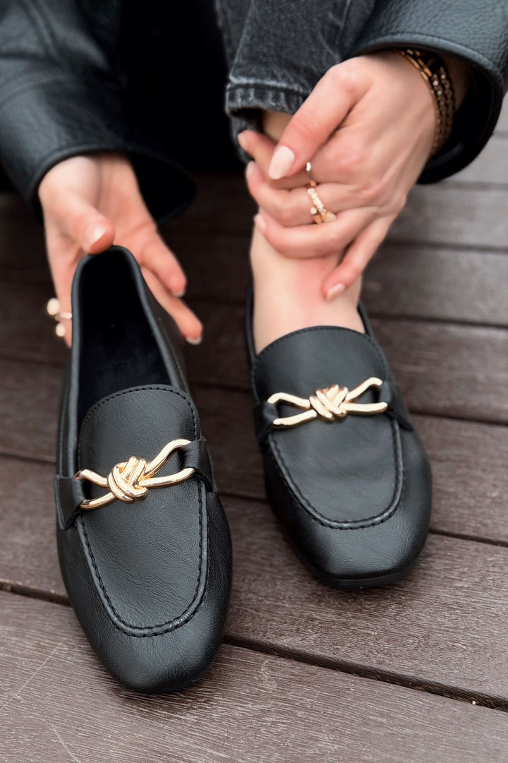 Avelis Kadın Loafer Siyah Mat Deri Fiyonk Detaylı - ILOVESHOES