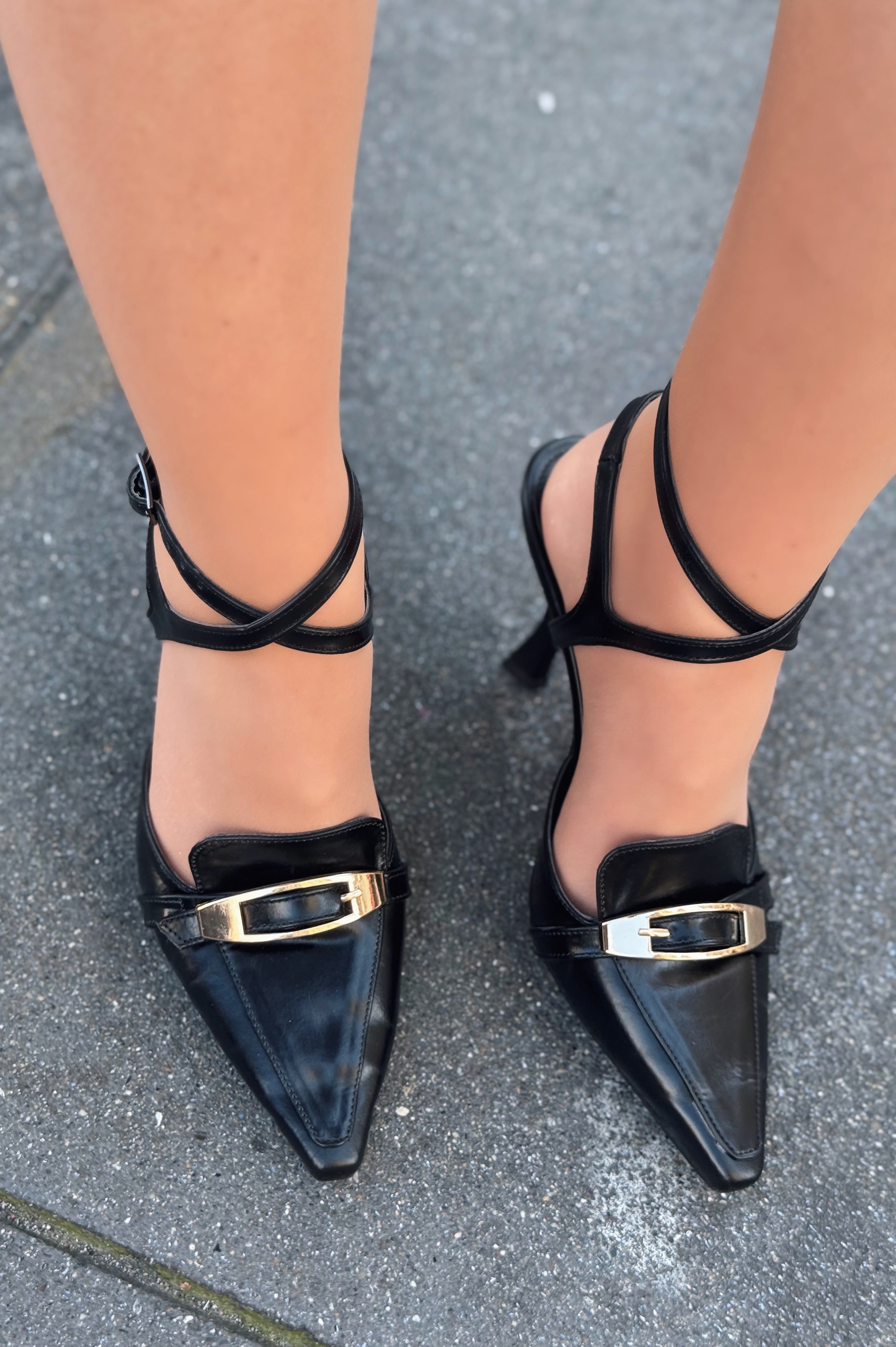 Vorno Parlak Deri Toka Detaylı Siyah Stiletto