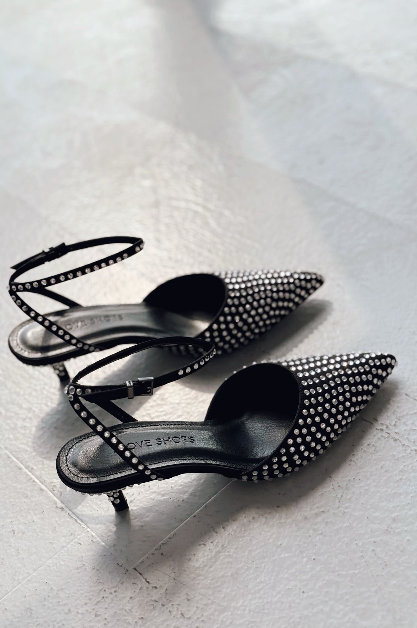 Orynea Saten Gümüş Taş Detaylı Kısa Topuklu Kadın Ayakkabı - ILOVESHOES