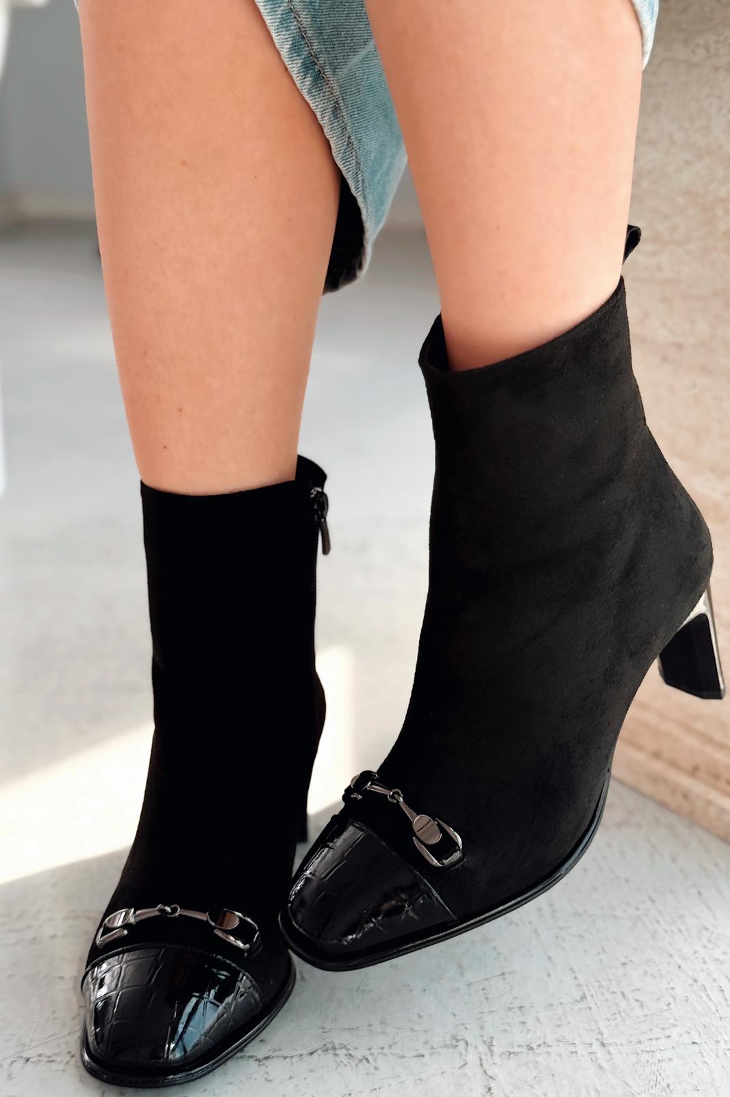 Requen Kadın Topuklu Bot Siyah Süet Toka Detaylı - ILOVESHOES