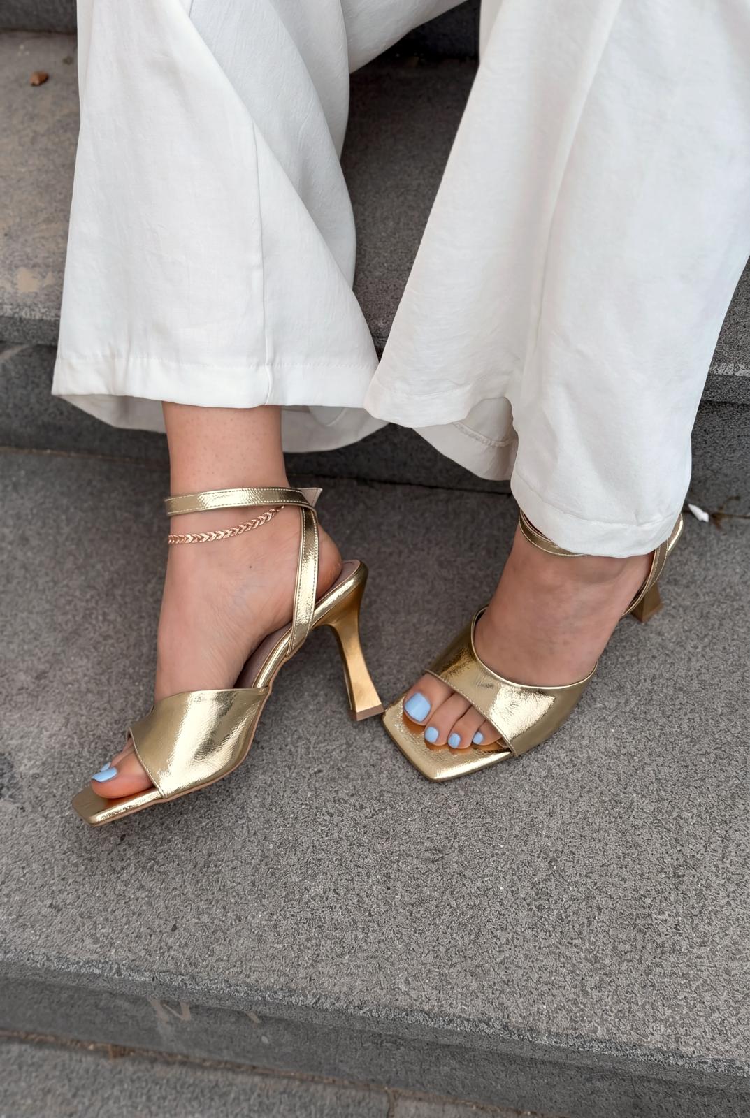 Velniel Gold Parlak Deri Kadın Topuklu Sandalet - ILOVESHOES