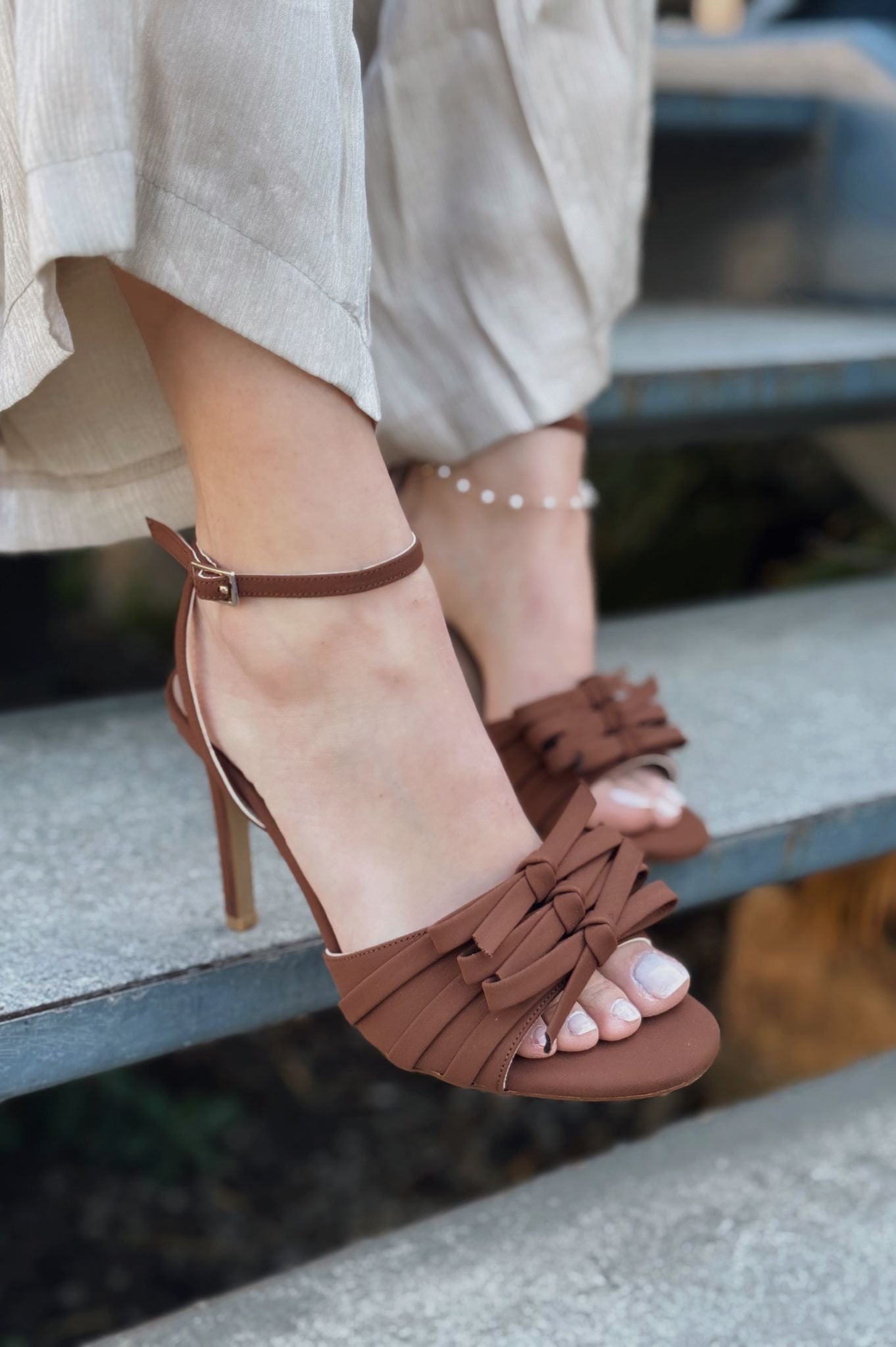 Yanoxse Saten Kahverengi Kurdele Detaylı Topuklu Ayakkabı - ILOVESHOES