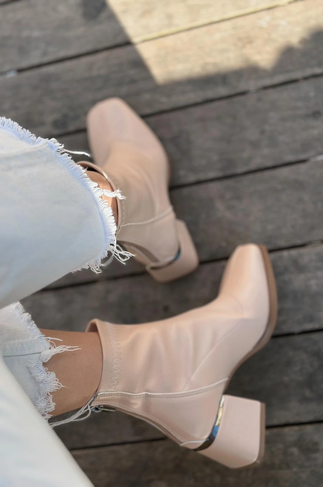 Daviyo Mat Deri Streç Kadın Bot Nude