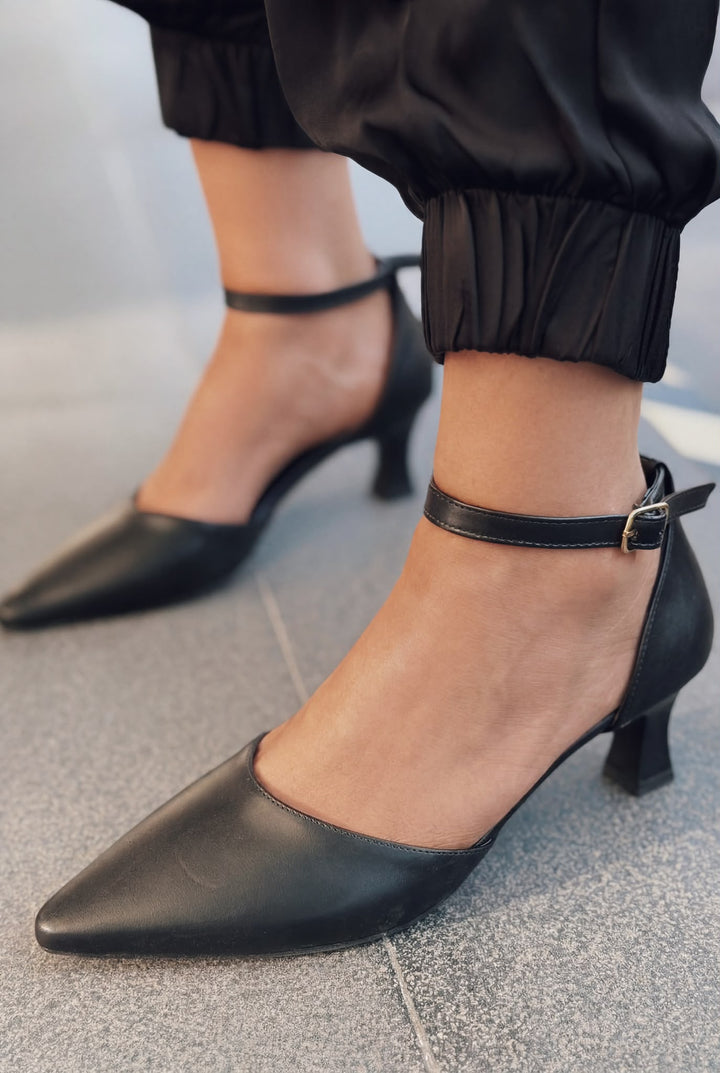 Arlin Siyah Mat Deri Kadın Stiletto