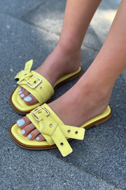 Samaris Mat Deri Sarı Toka Detaylı Kadın Terlik - ILOVESHOES