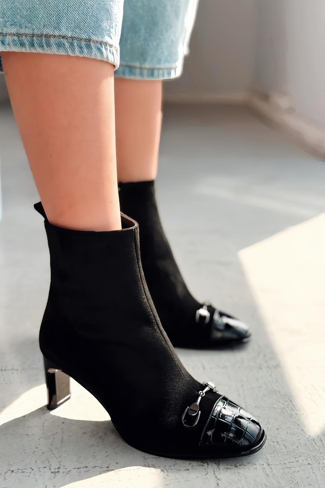 Requen Kadın Topuklu Bot Siyah Süet Toka Detaylı - ILOVESHOES
