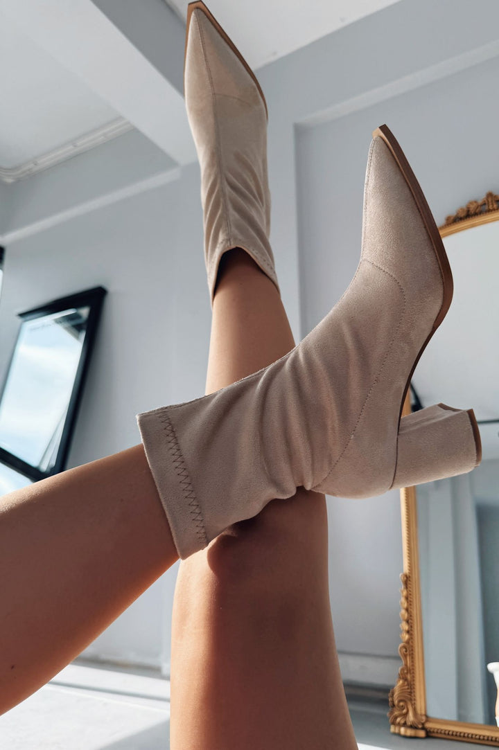 Caryne Kadın Topuklu Streç Bot Bej Süet - ILOVESHOES