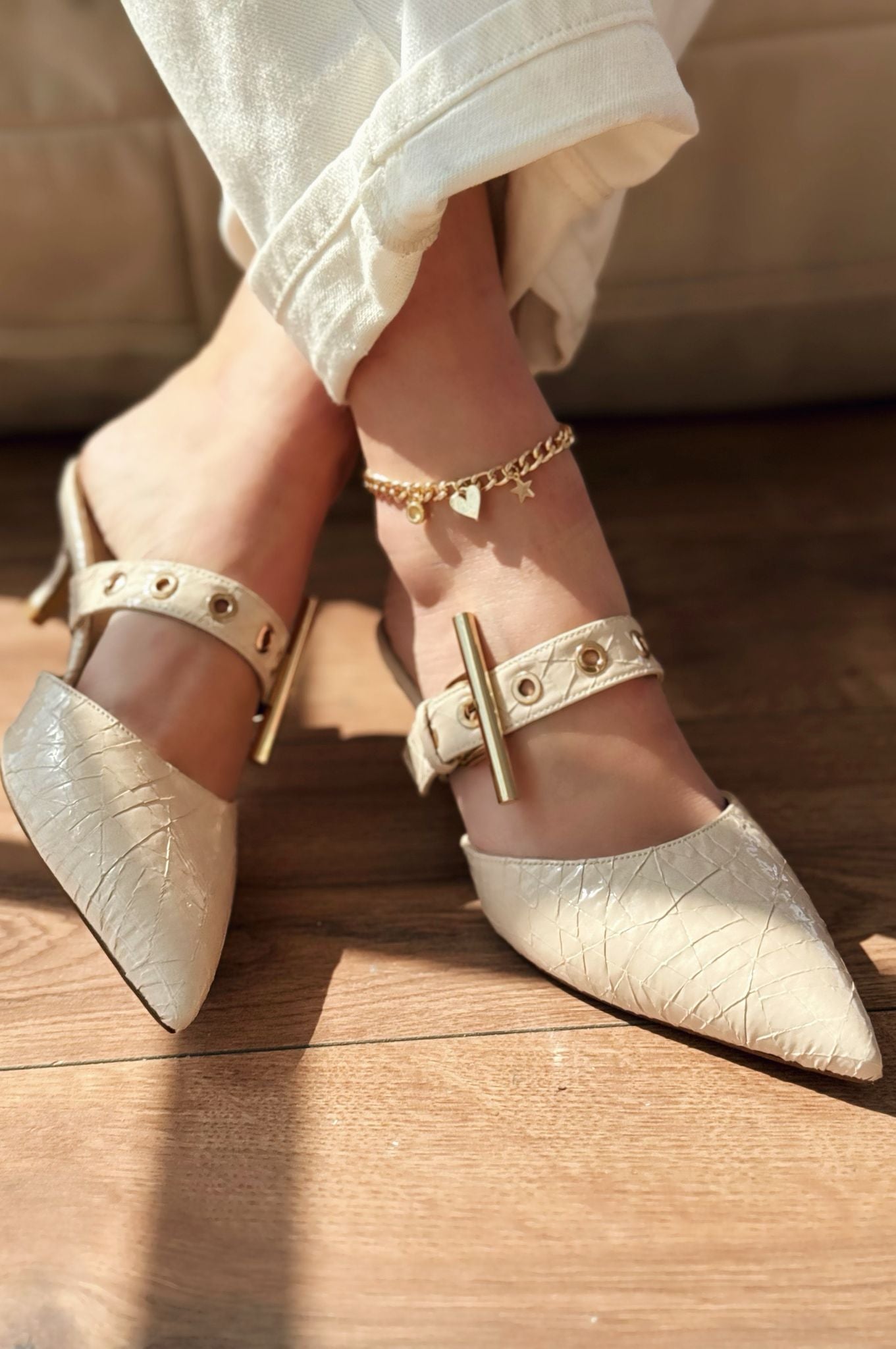 Karonsa Kroko Desen Bej Toka Detaylı Kadın Terlik - ILOVESHOES