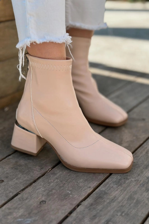 Daviyo Mat Deri Streç Kadın Bot Nude