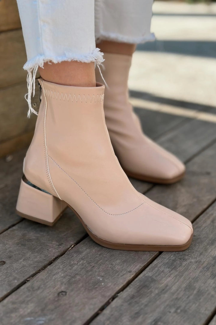 Daviyo Mat Deri Streç Kadın Bot Nude