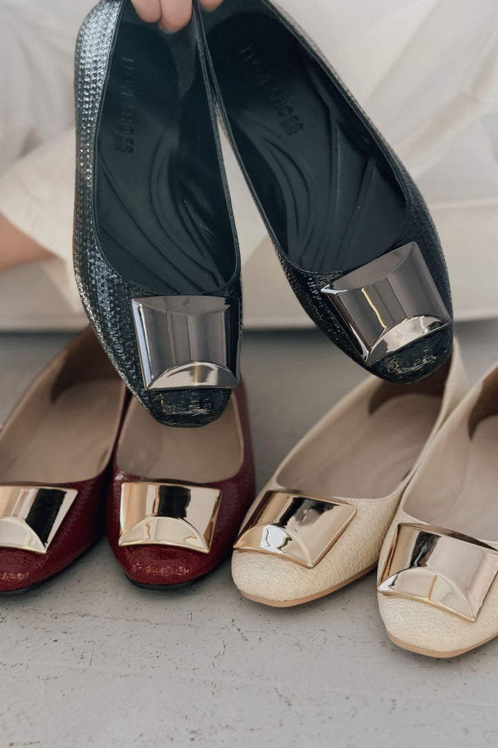 Axorend Parlak Deri Toka Detaylı Kadın Babet Siyah - ILOVESHOES