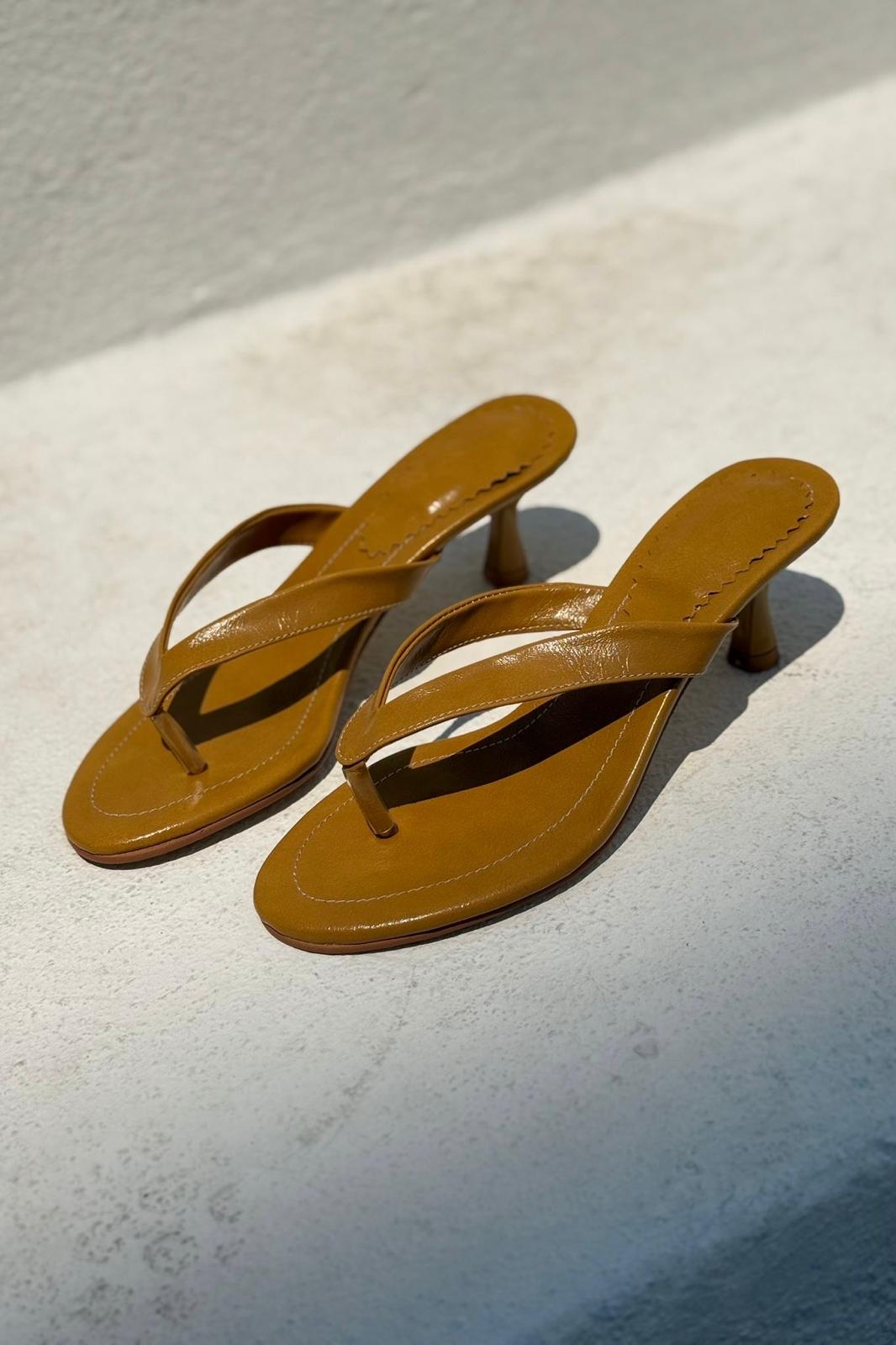 Ponya Mat Deri Taba Parmak Arası Topuklu Terlik - ILOVESHOES