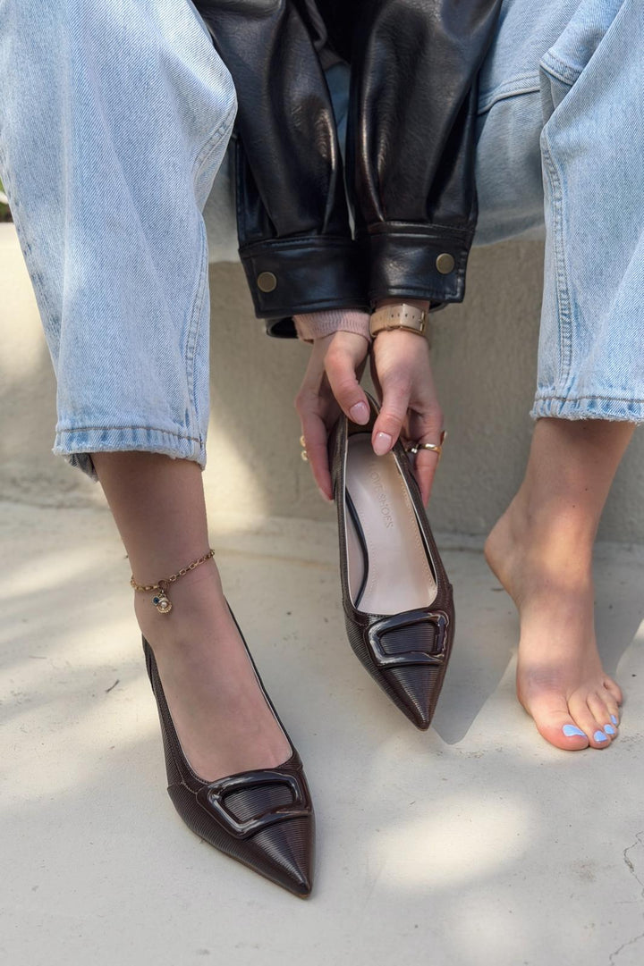 Finrel Stiletto Acıkahve Rugan Toka Detaylı - ILOVESHOES