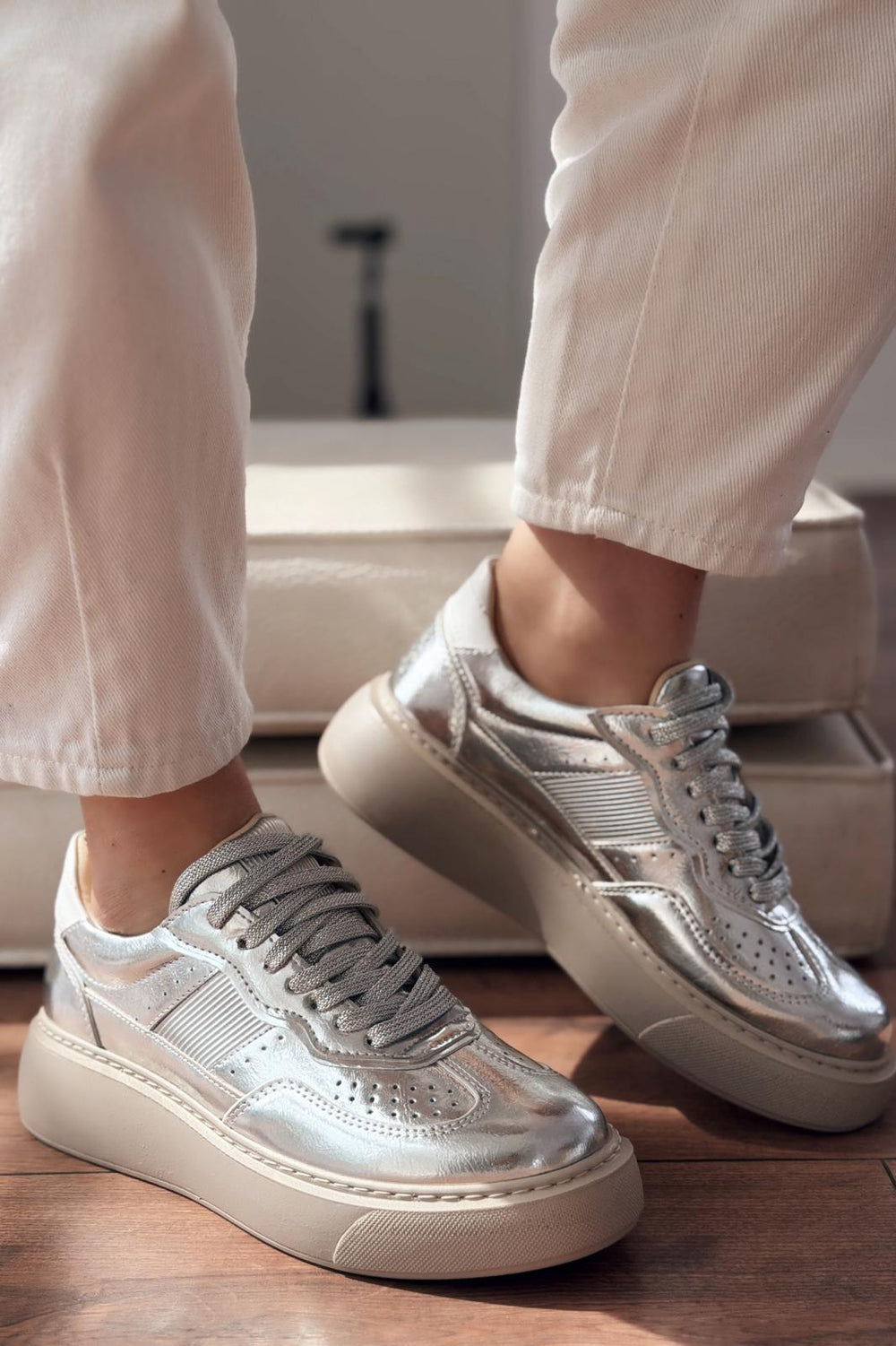 Larisa Gümüş Parlak Deri Kadın Spor Ayakkabı - ILOVESHOES