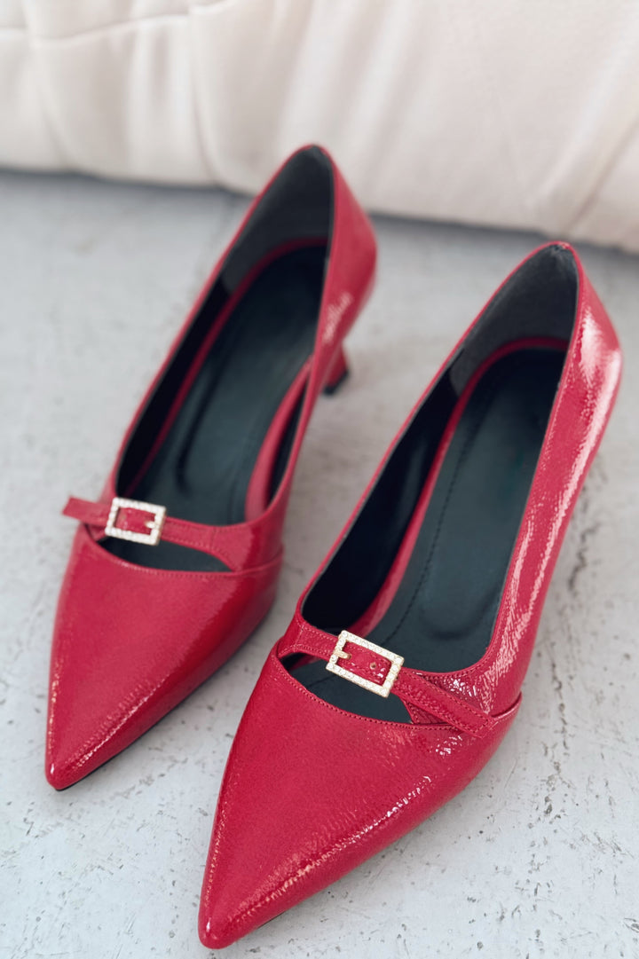 Jolor Parlak Deri Kırmızı Toka Detaylı Stiletto