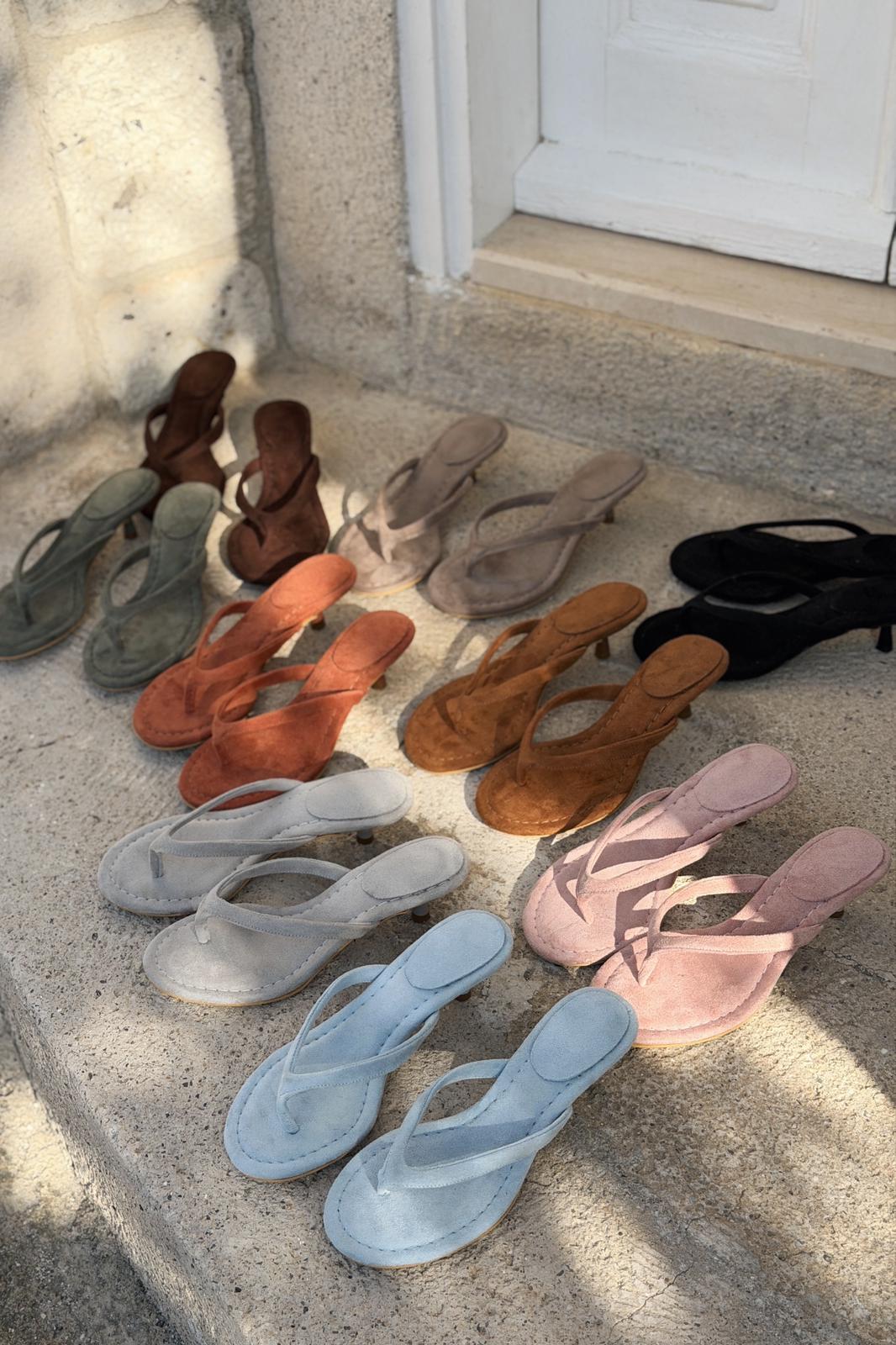 Arlene Topuklu Parmak Arası Terlik Vizon Süet - ILOVESHOES