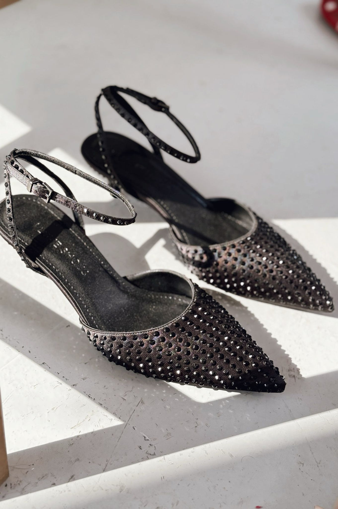Orynea Saten Siyah Taş Detaylı Kısa Topuklu Kadın Ayakkabı - ILOVESHOES