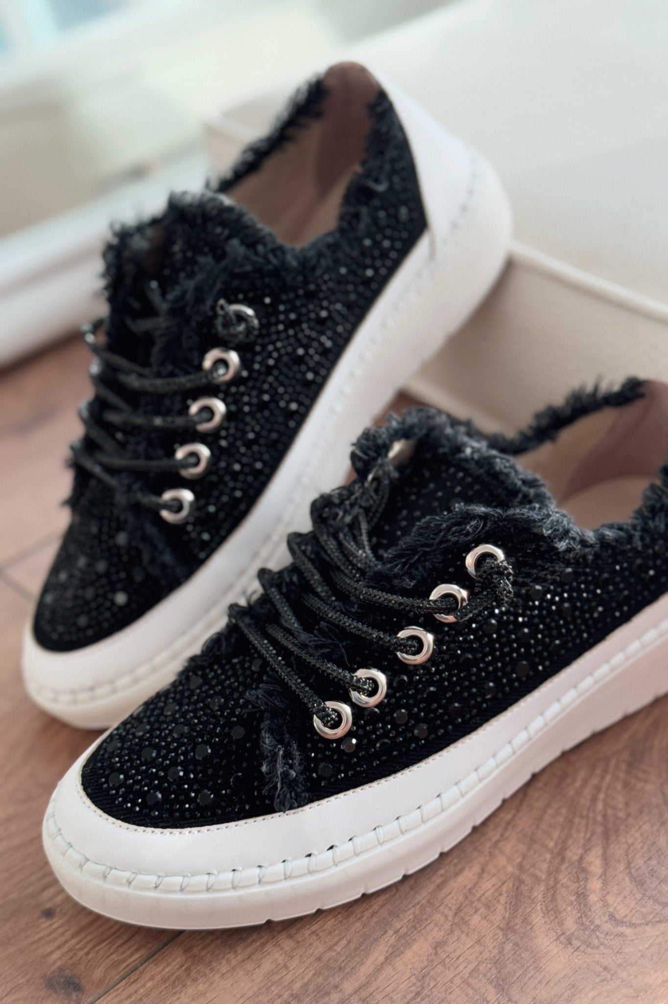 Renora Taş Detaylı Siyah Jean Kadın Spor Ayakkabı - ILOVESHOES