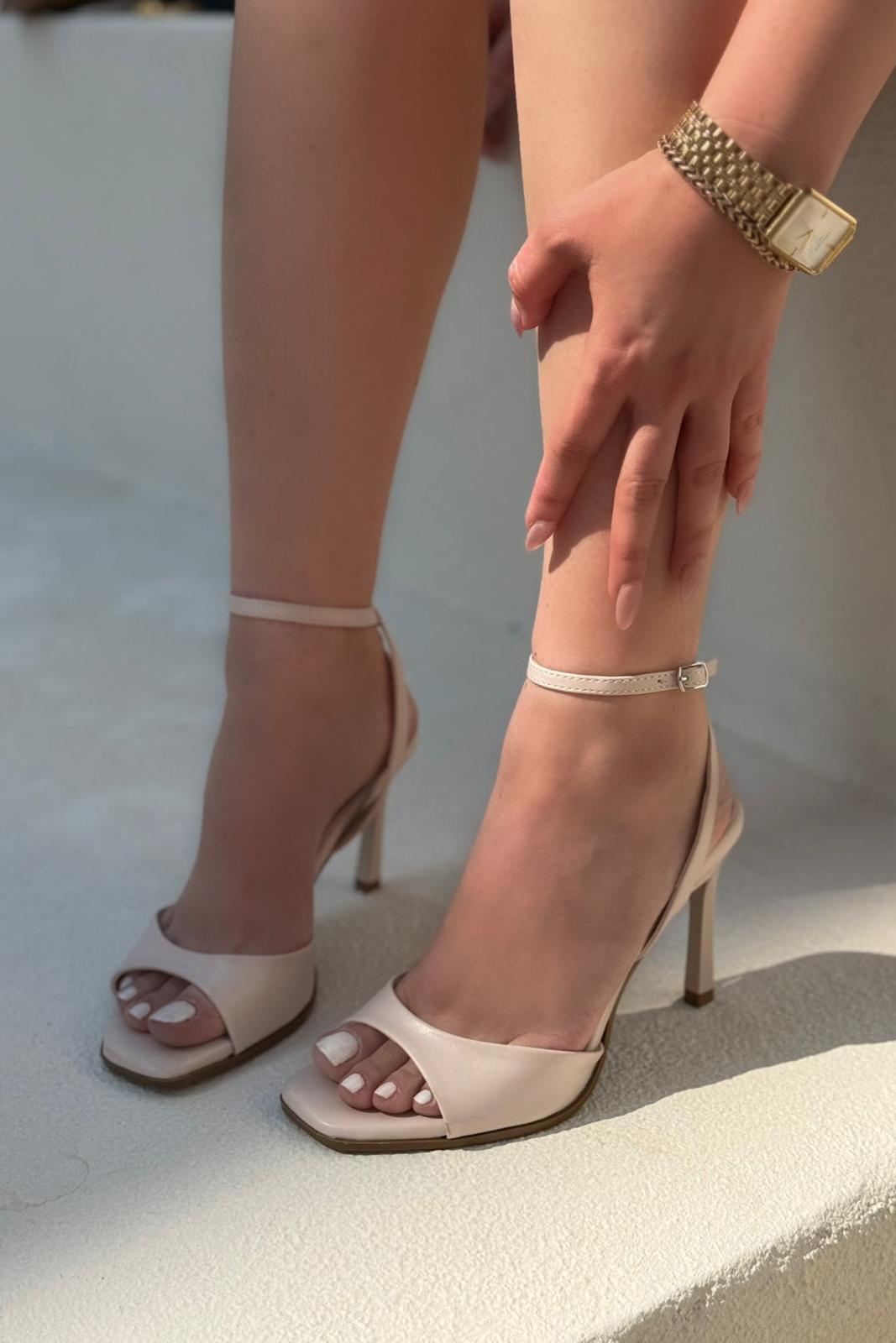 Elvona Mat Deri İnce Topuklu Kadın Ayakkabı Bej - ILOVESHOES