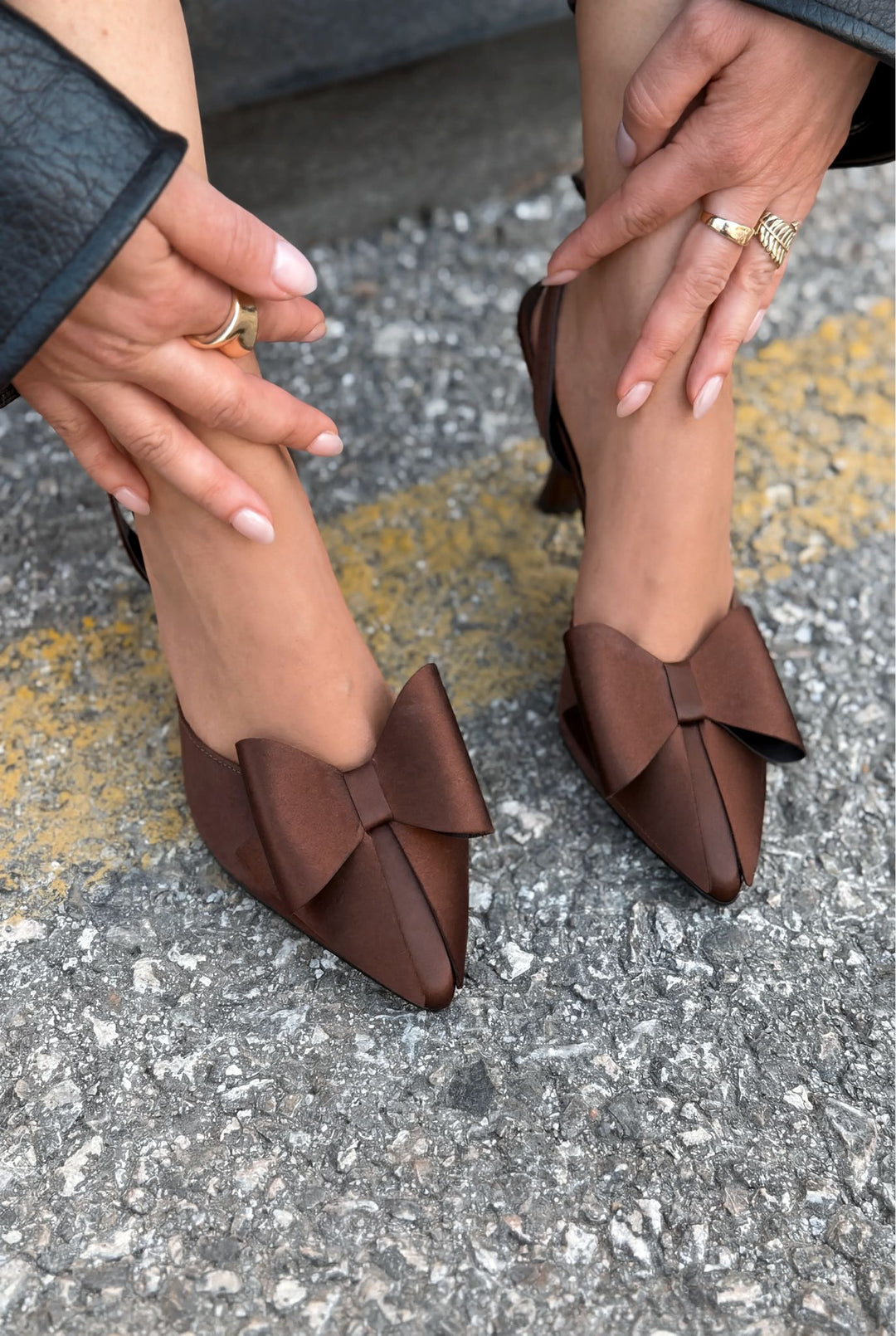 Mora Topuklu Ayakkabı Acıkahve Saten Fiyonk Detaylı - ILOVESHOES