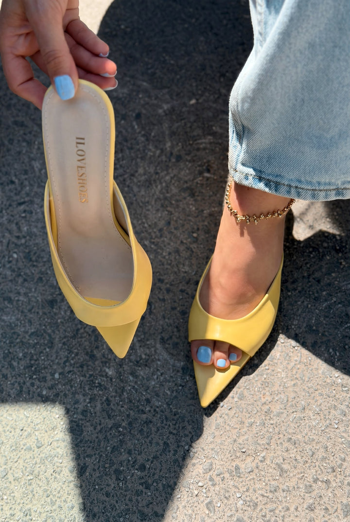 Boreni Sarı Mat Deri Kadın Topuklu Terlik - ILOVESHOES