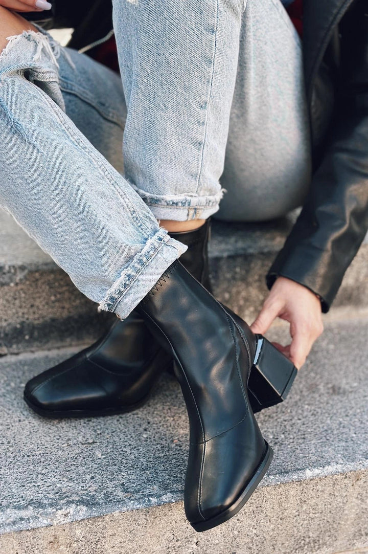 Daviyo Mat Deri Streç Kadın Bot Siyah