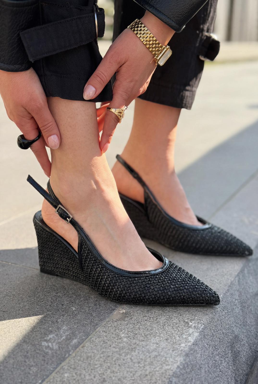 Solthera Dolgu Topuklu Ayakkabı Siyah - ILOVESHOES