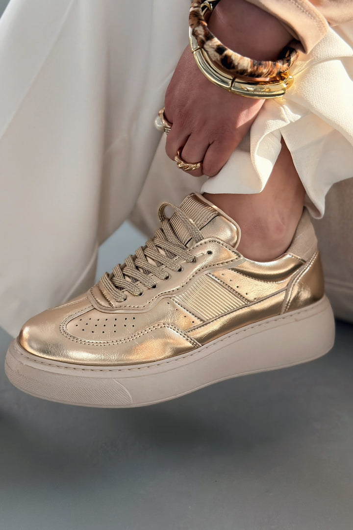 Larisa Gold Parlak Deri Kadın Spor Ayakkabı - ILOVESHOES