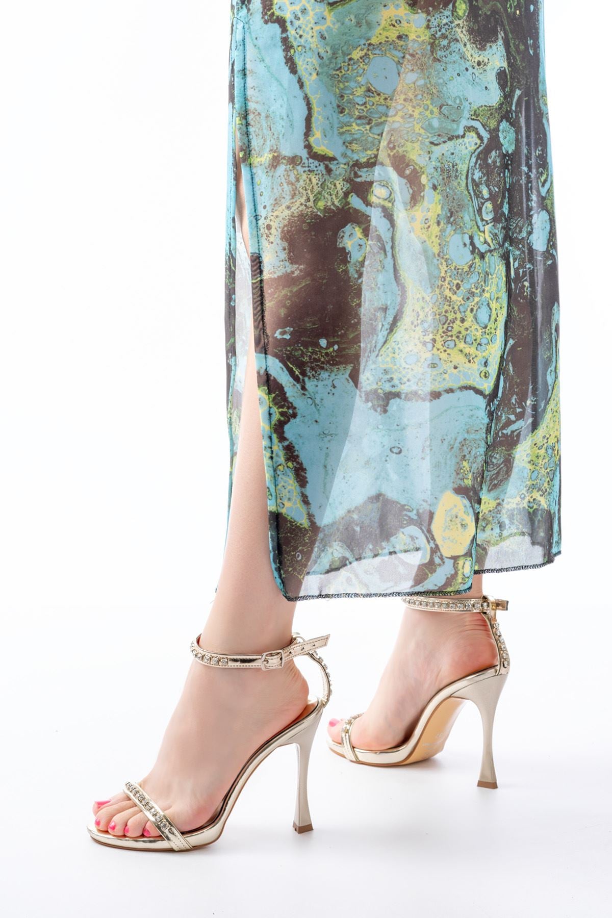 Tibana Parlak Deri Gold Taş Detaylı Topuklu Ayakkabı - ILOVESHOES
