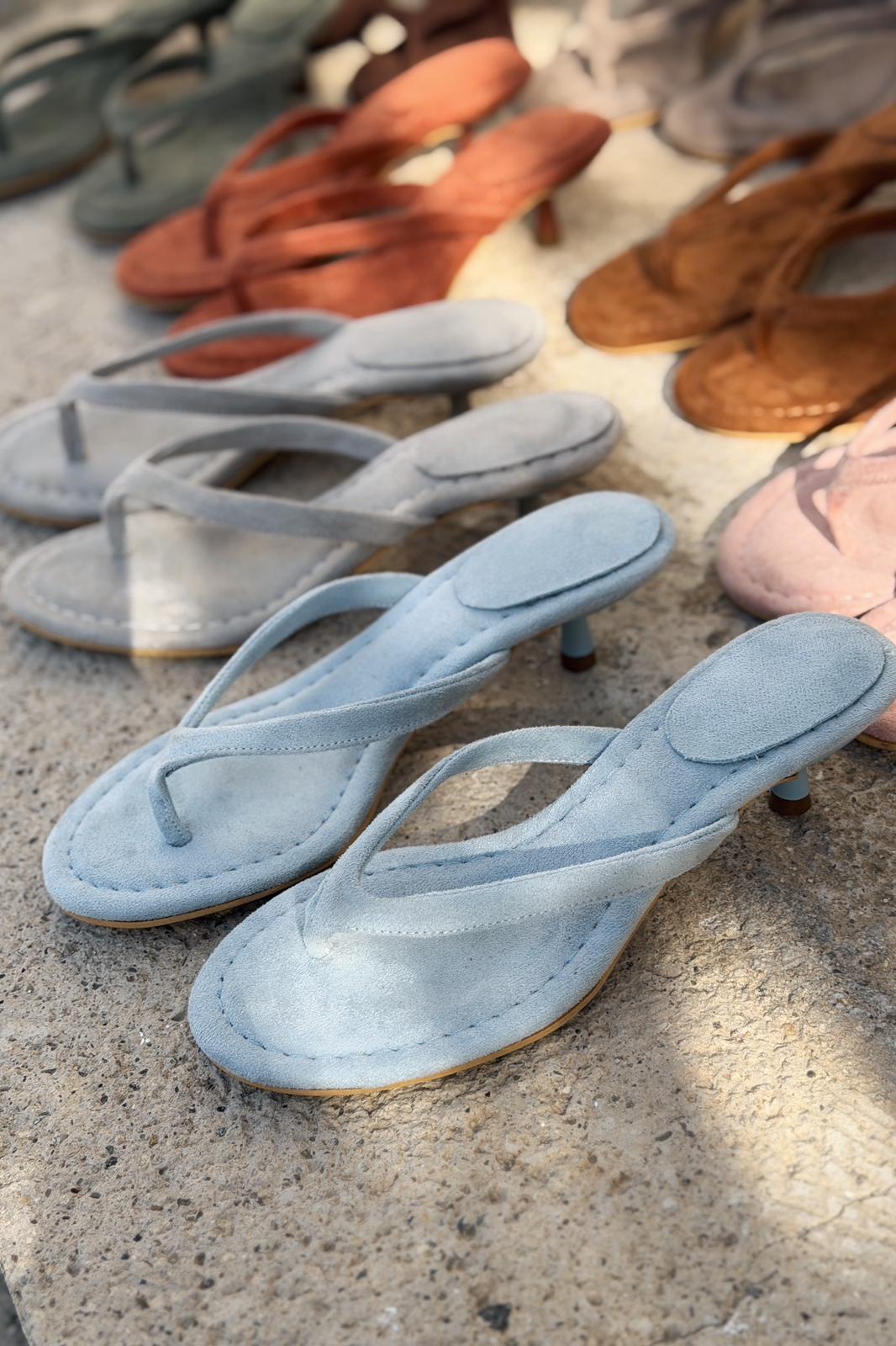 Arlene Topuklu Parmak Arası Terlik Gri Süet - ILOVESHOES