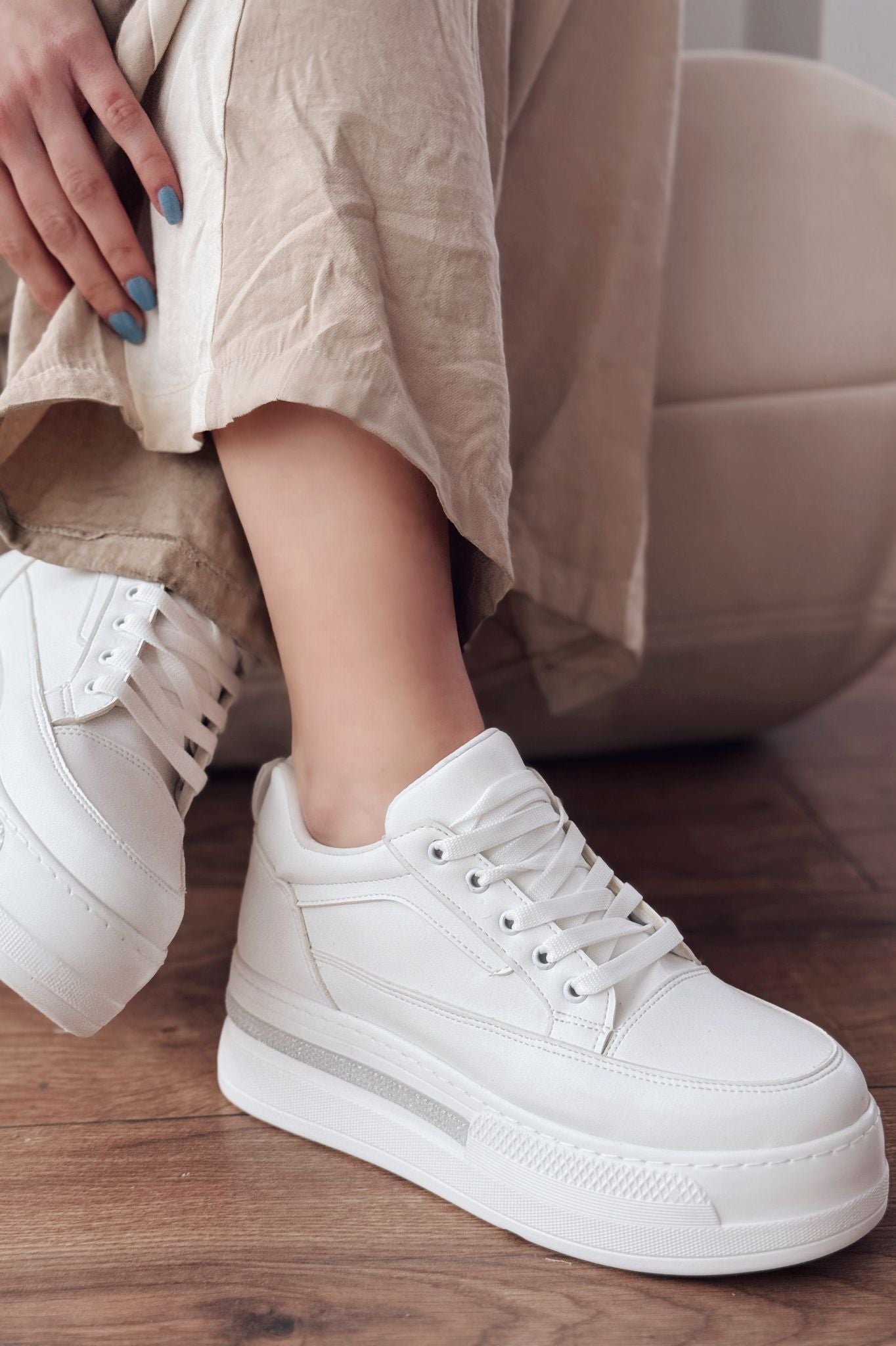 Yovira Beyaz Bağcıklı Taban Taş Aksesuarlı Günlük Spor Ayakkabı - ILOVESHOES