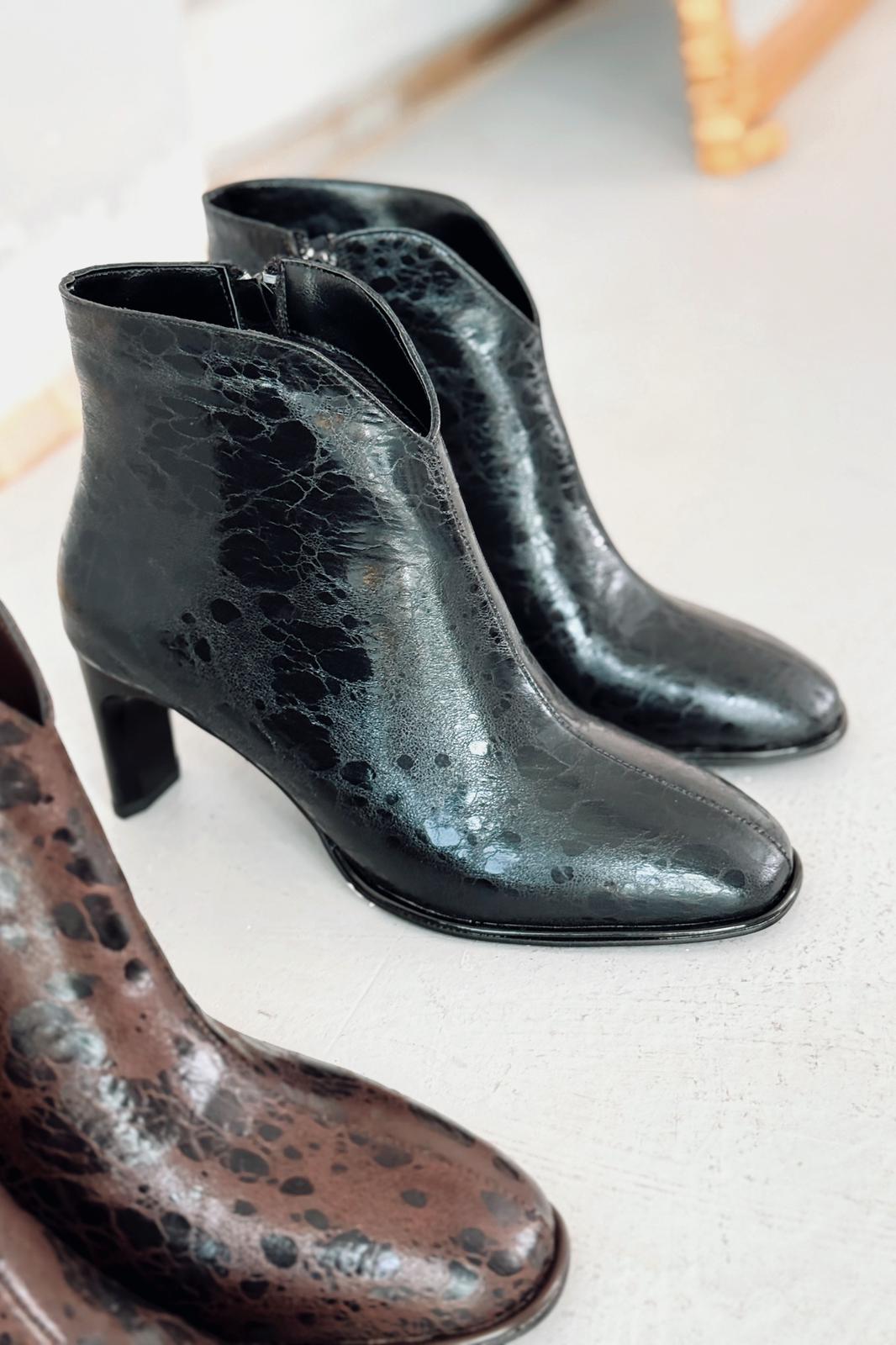 Vionel Kadın Topuklu Bot Siyah Desenli Parlak Der - ILOVESHOES