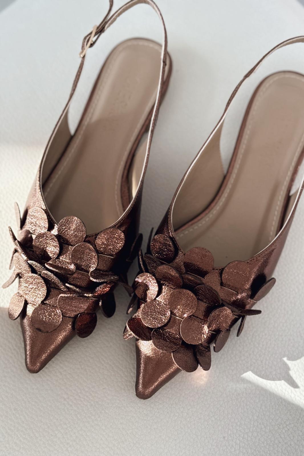 Monira Parlak Deri Bronz Aplike Detaylı Babet - ILOVESHOES