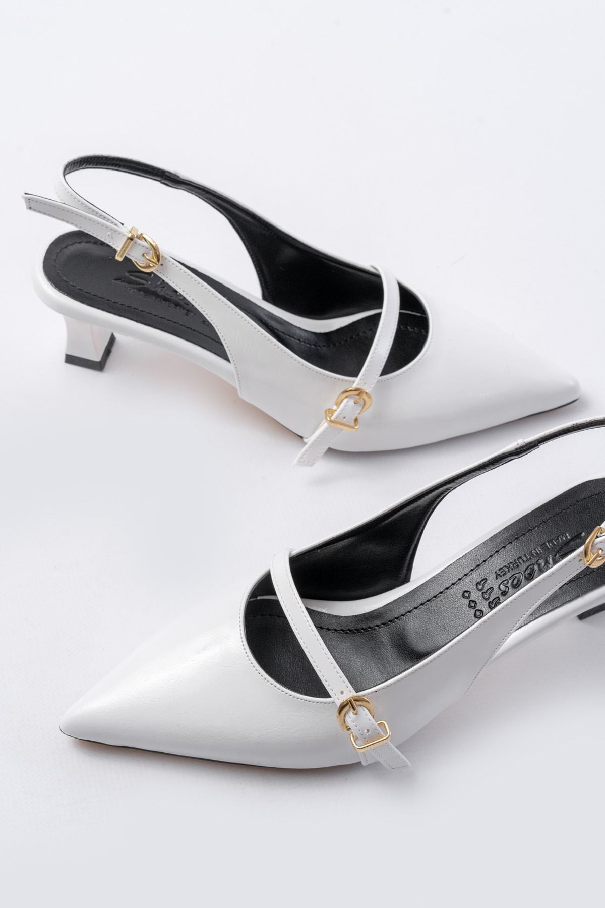Lorena Mat Deri Beyaz Toka Detaylı Stiletto - ILOVESHOES