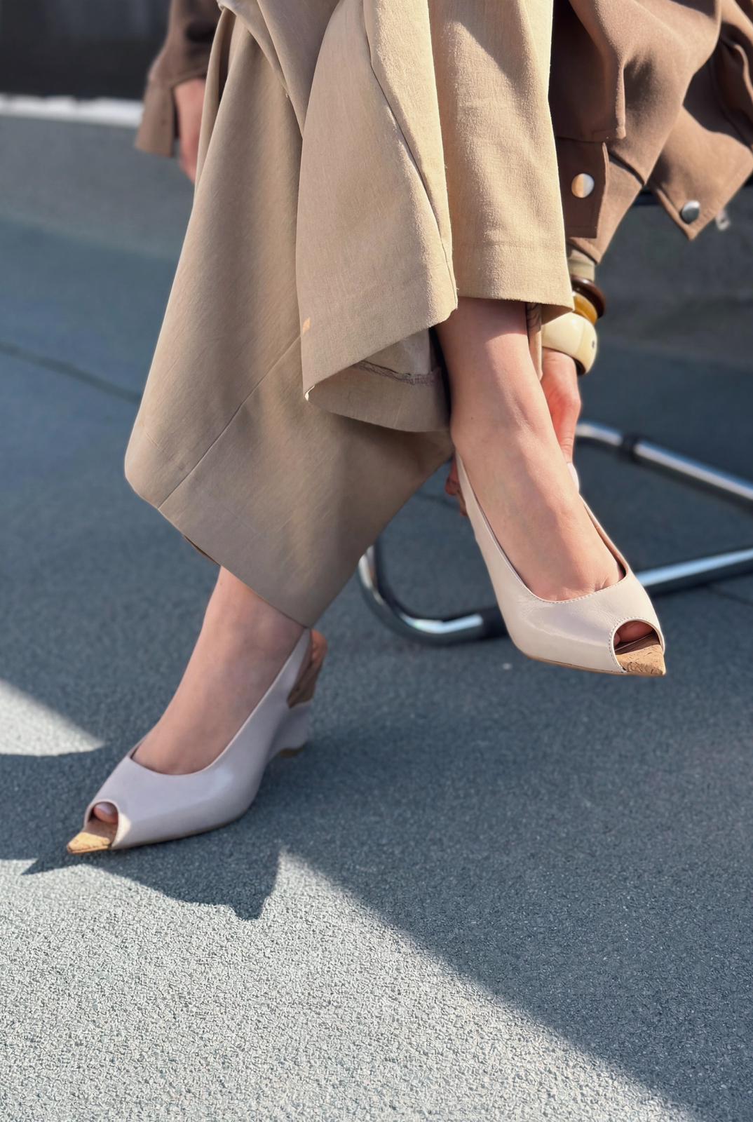 Nerov Bej Kırışık Deri Kadın Dolgu Topuklu Sandalet - ILOVESHOES