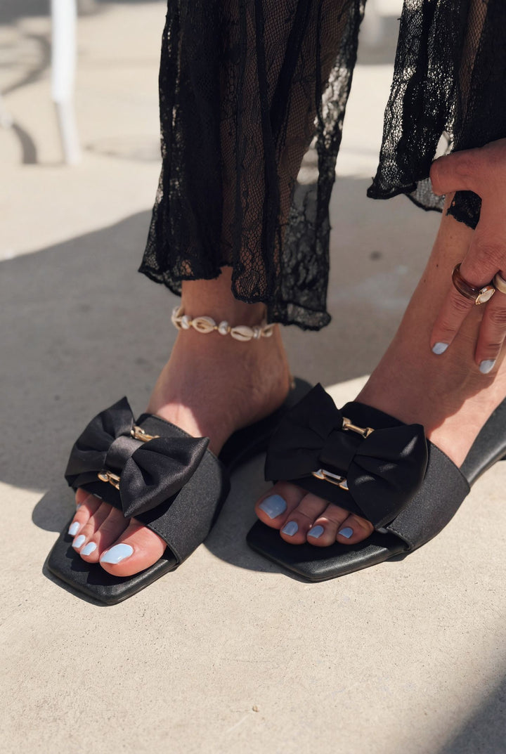 Luxenor Siyah Saten Kadın Terlik - ILOVESHOES