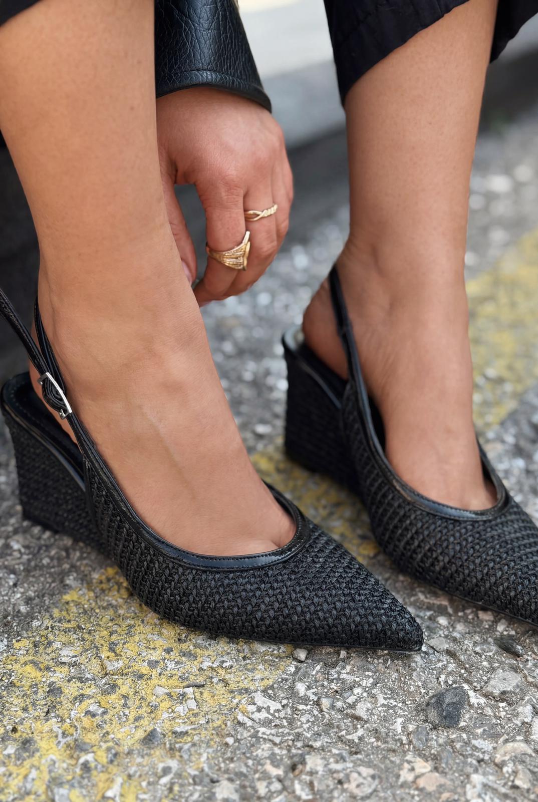 Solthera Dolgu Topuklu Ayakkabı Siyah - ILOVESHOES