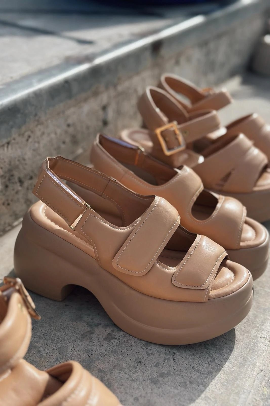 Mogres Mat Deri Cırt Cırt Kalın Taban Kadın Sandalet Nude - ILOVESHOES