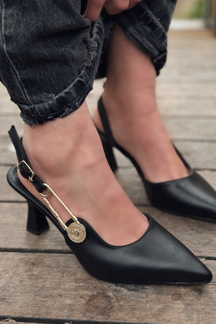 Relvor Mat Deri Siyah Toka Detaylı Stiletto