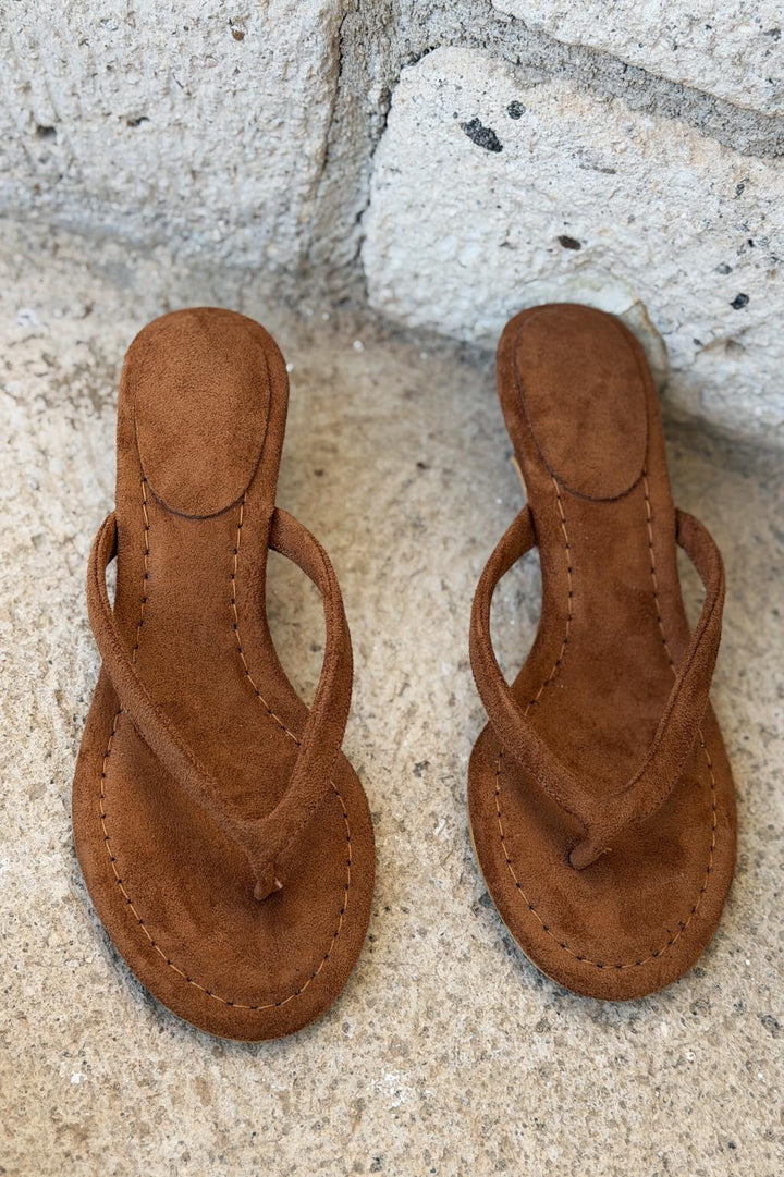 Arlene Topuklu Parmak Arası Terlik Taba Süet - ILOVESHOES