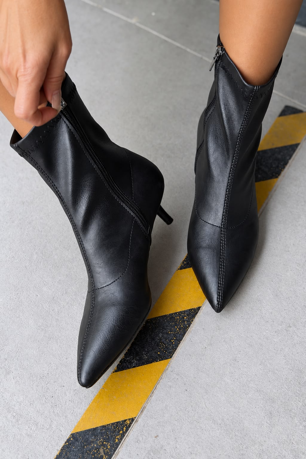 Kyrel Siyah Mat Deri Kadın Streç Bot - ILOVESHOES