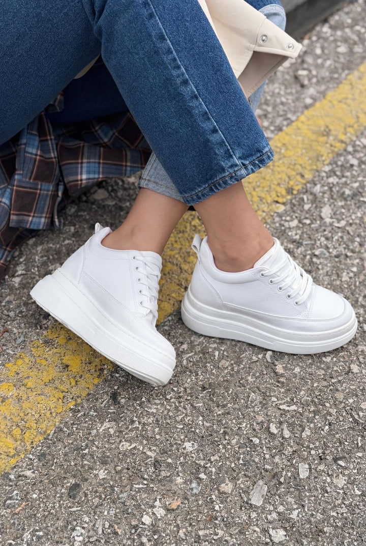 Korin Kadın Spor Ayakkabı Beyaz Mat Deri Gizli Topuklu - ILOVESHOES