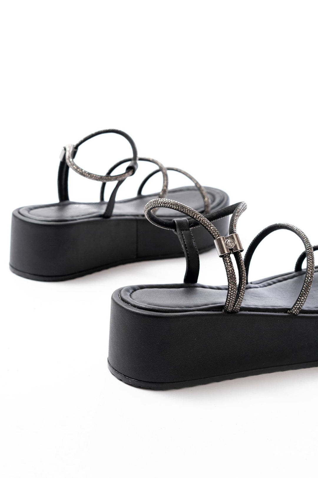 Lenyor Mat Deri Siyah Platin Taş Bantlı Kadın Sandalet - ILOVESHOES