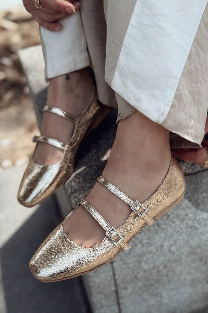 Harwor Parlak Deri Toka Detaylı Kadın Babet Gold - ILOVESHOES