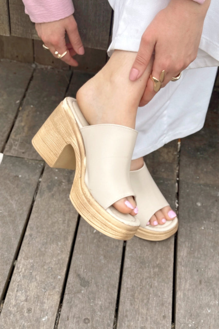 Velseya Mat Deri Kadın Topuklu Terlik Bej - ILOVESHOES Türkiye
