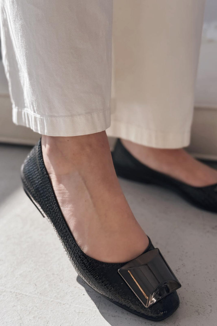 Axorend Parlak Deri Toka Detaylı Kadın Babet Siyah - ILOVESHOES