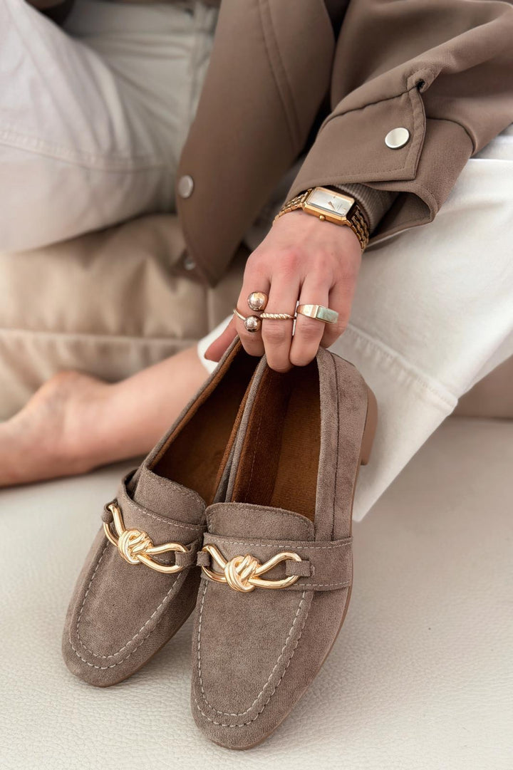 Avelis Kadın Loafer Vizon Süet Fiyonk Detaylı - ILOVESHOES
